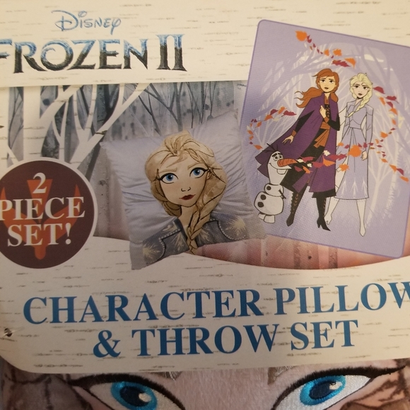 Character Pillow & Throw Set - Picture 3 of 4